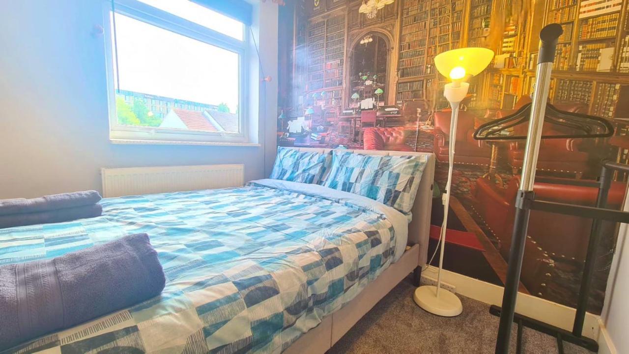 Cosy Room In East Ham Лондон Екстер'єр фото